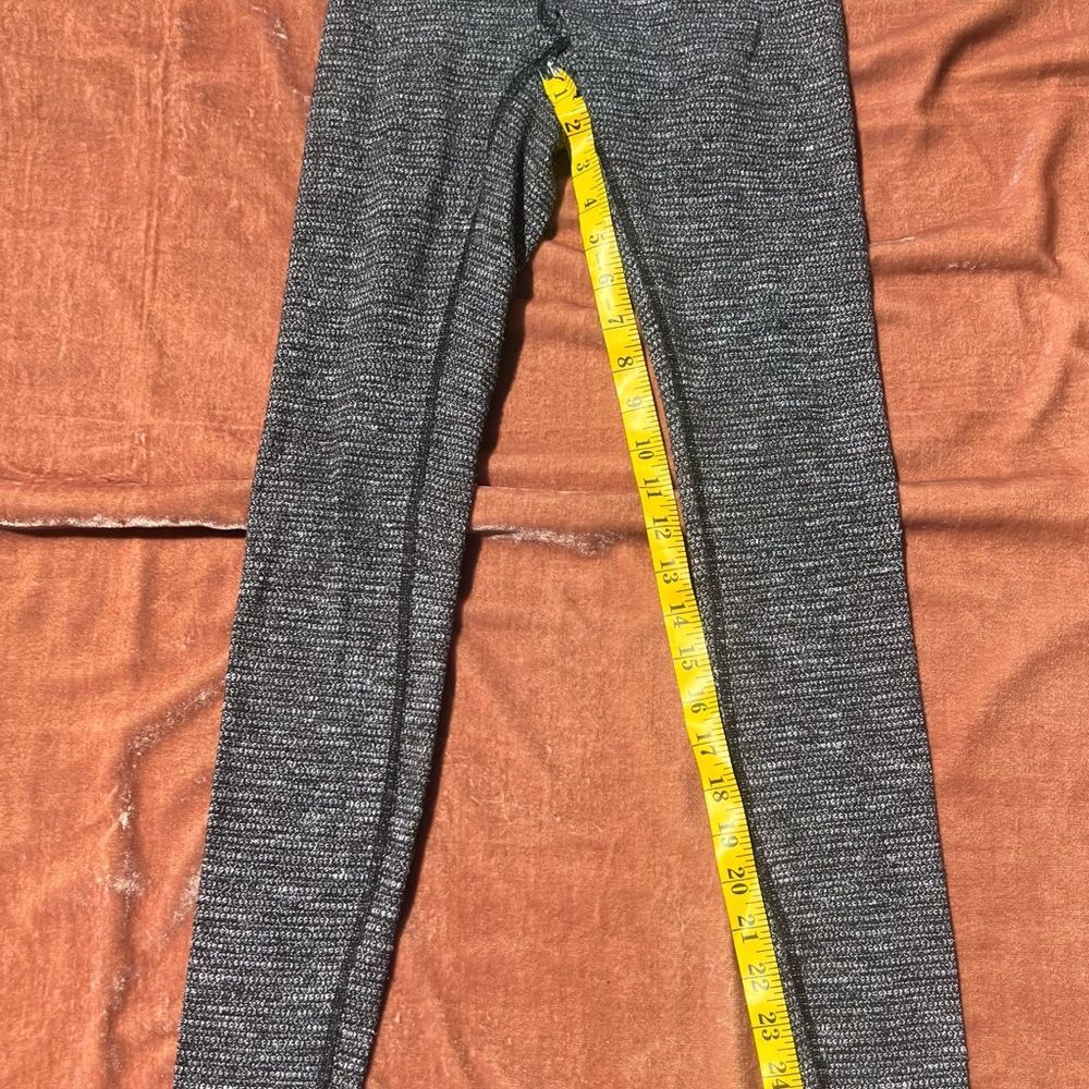 Lululemon leggings size 4 wunder unders